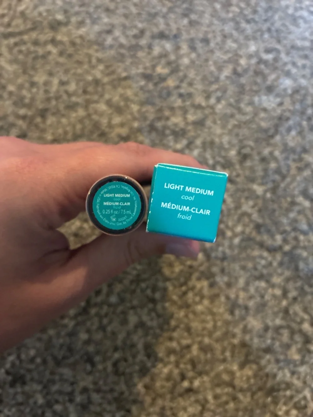 Thrive Causemetics Buildable Blur HD Creaseless Concealer Light Medium